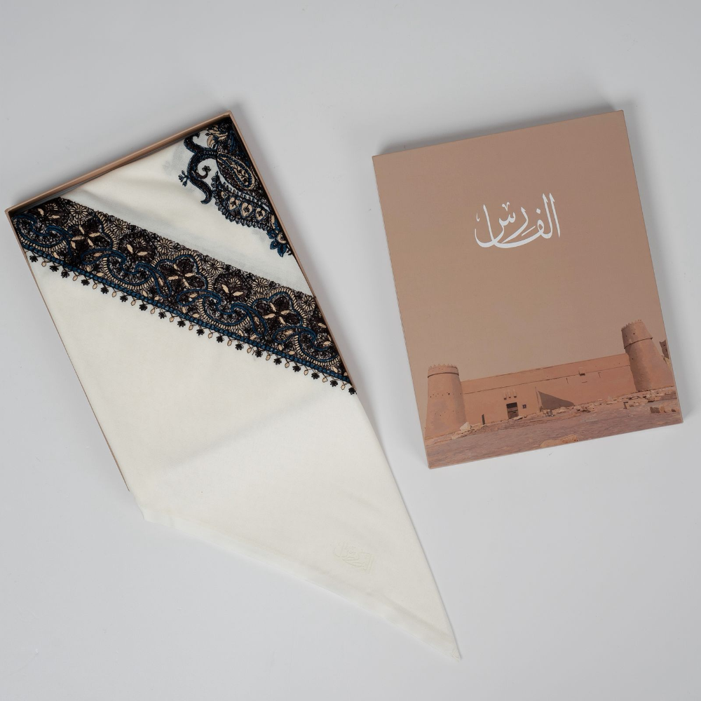 غترة-الفارس-المطرزة-اوف-وايت.1