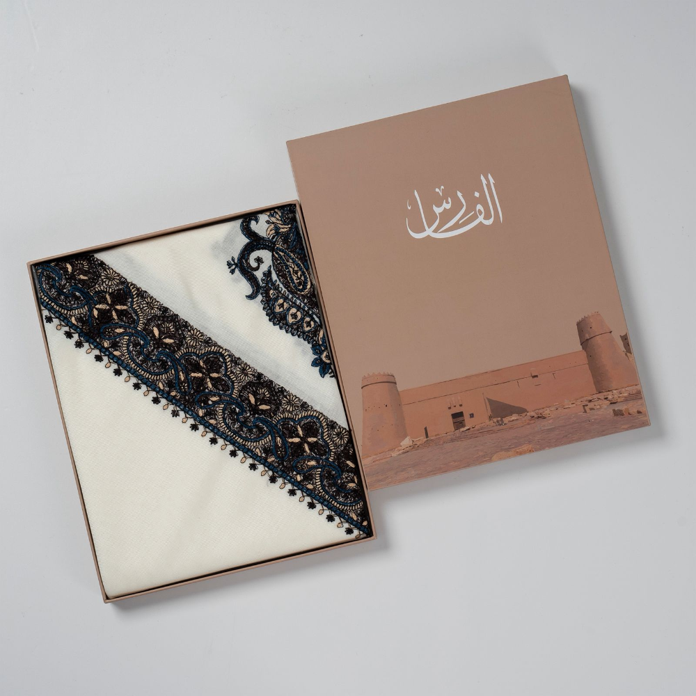 غترة-الفارس-المطرزة-اوف-وايت.3