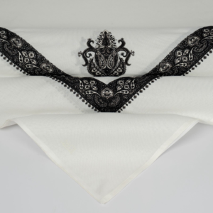 غترة الفارس المطرزة نجد بلون أوف وايت مع تطريز أسود تصميم سعودي فاخر